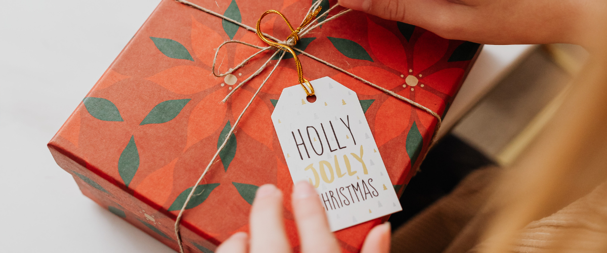 Christmas Gift Tags – assorted festive To/From tags in kraft, foil, and printed designs for labelling Christmas presents