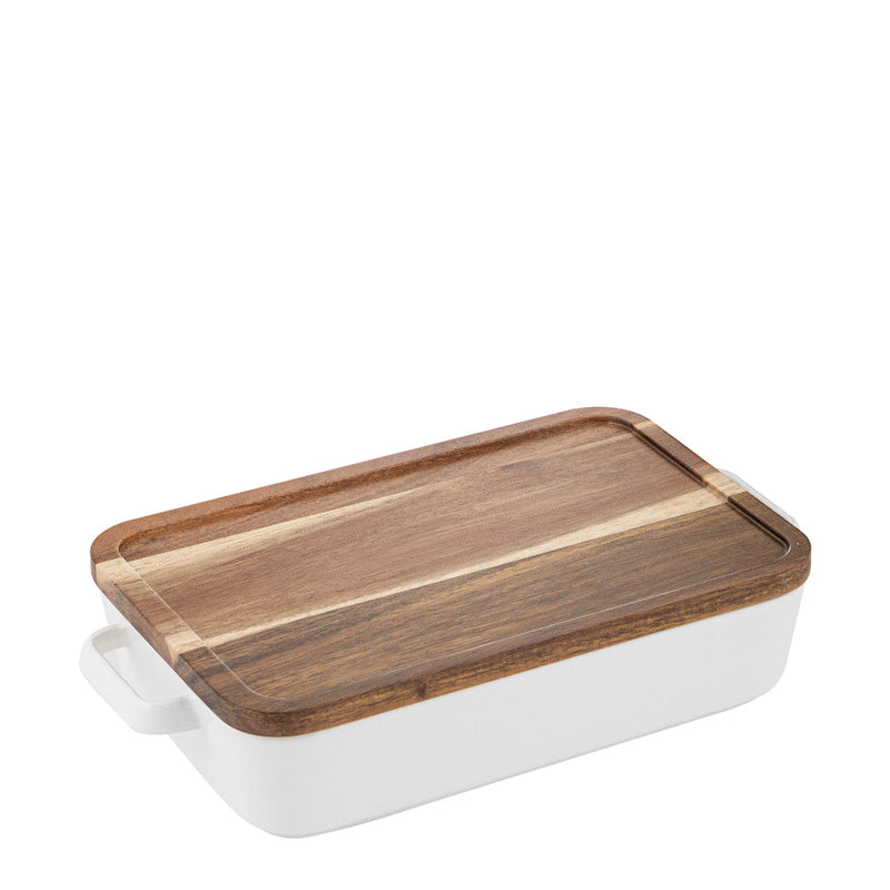 Medium baking dish with lid that converts to trivet