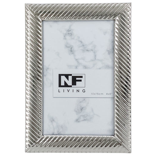 Alloy Aura photo frame 10x15cm (4x6in), metallic alloy picture frame for modern home décor and desk display.