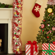 274cm Candyland-themed Christmas garland with colorful faux candies, baubles, and festive glitter details – whimsical holiday decoration