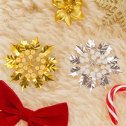 Assorted 5cm holly leaves with red berries – 6-pack Christmas craft decorations