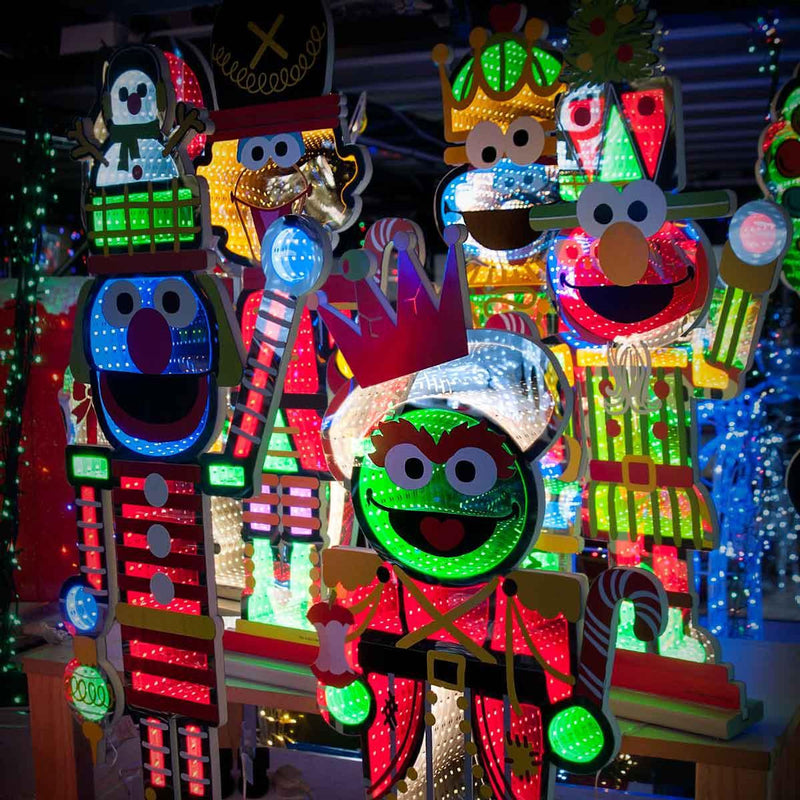 72cm Infinity Oscar Nutcracker Figurine with traditional soldier design and vibrant festive colors, ideal for Christmas home decoration.