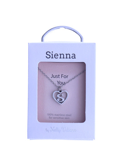 Dainty Sienna pendant necklace with adjustable chain