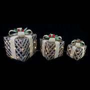 Ronis LED Presents 3pc Pine Berry Topper Assorted