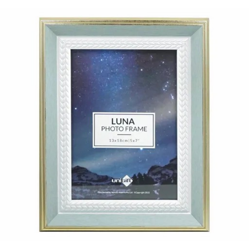 Luna Frame 13x18cm in green colour for displaying photos or small prints