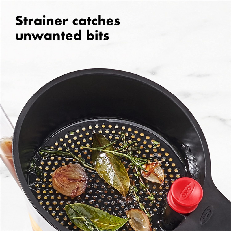 OXO Good Grips Fat Separator 4 Cup / 1L with strainer, stopper, and clear measurement markings.