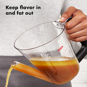 OXO Good Grips Fat Separator 4 Cup / 1L with strainer, stopper, and clear measurement markings.
