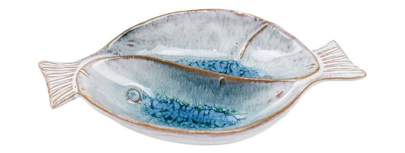 Light blue scale texture serving dish