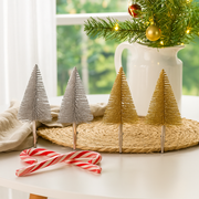 Assorted 14cm sisal Christmas trees with clip – 2-pack festive holiday decorations