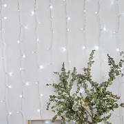 Solar powered white LED curtain light with 160 cascading bulbs for outdoor decorative lighting