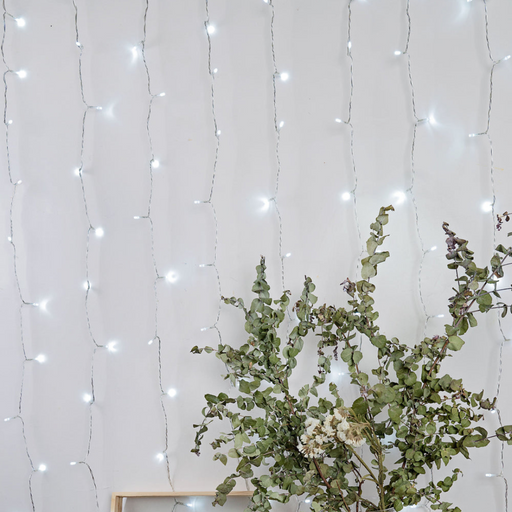 Solar powered white LED curtain light with 160 cascading bulbs for outdoor decorative lighting