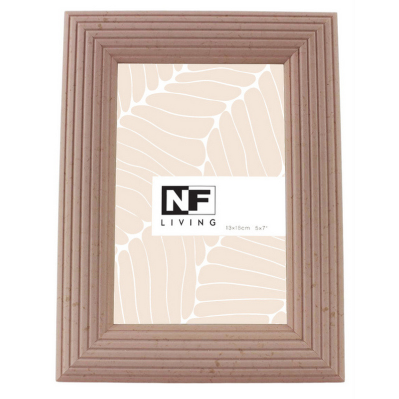 Talo photo frame 13x18cm in pink finish displaying a portrait photo