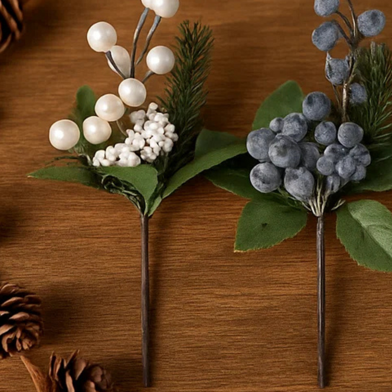 Berry Pick Blue and White 22cm