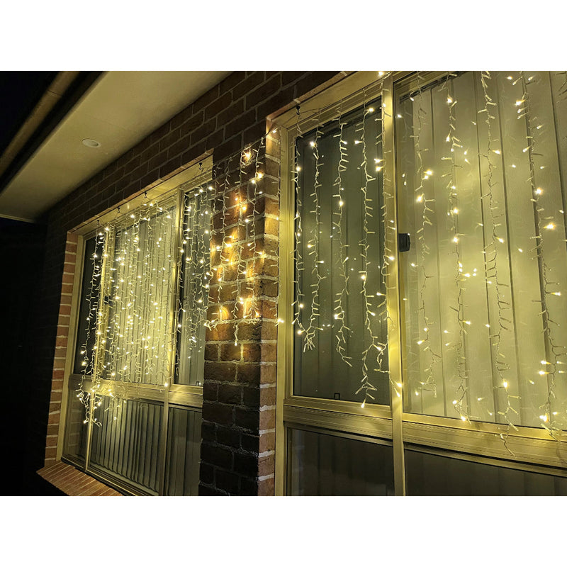 LED Cluster Curtain Glistening Gold 100% Twinkle 8