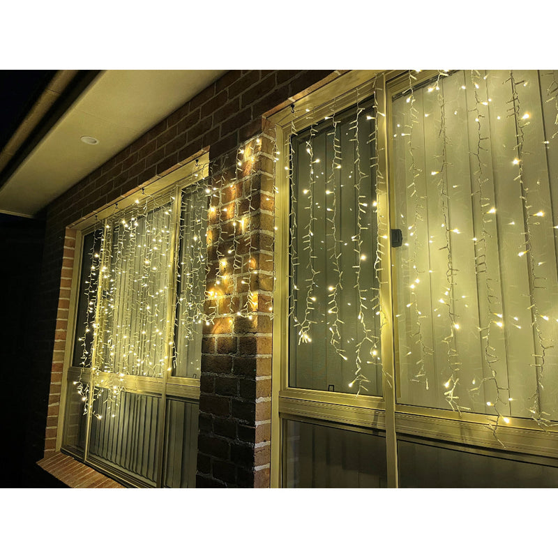 LED Cluster Curtain Glistening Gold 100% Twinkle 9