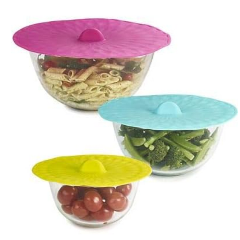  colorful silicone lids containing pasta, broccoli, and cherry tomatoes