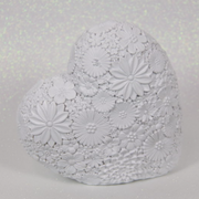 WHITE FLORAL HEART 14CM – thumbnail
